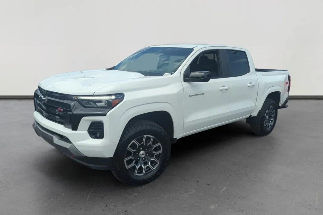 2023 Chevrolet Colorado Z71 photo 1