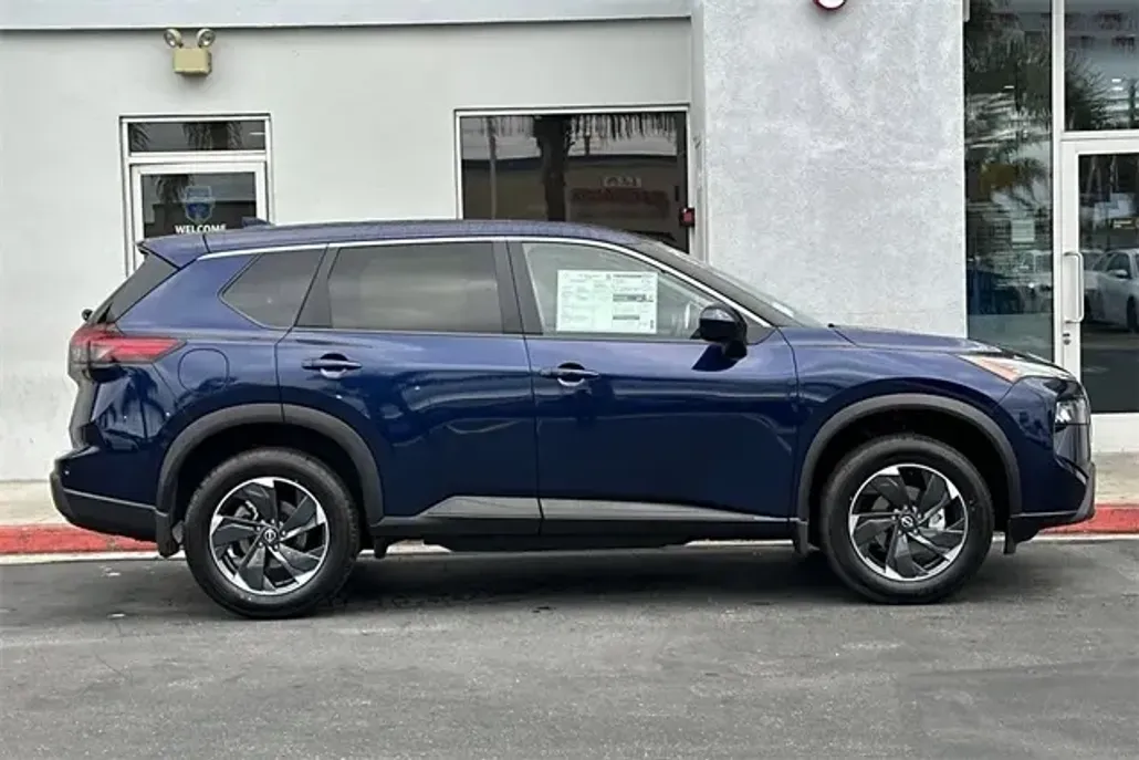 2025 Nissan Rogue SV photo 1