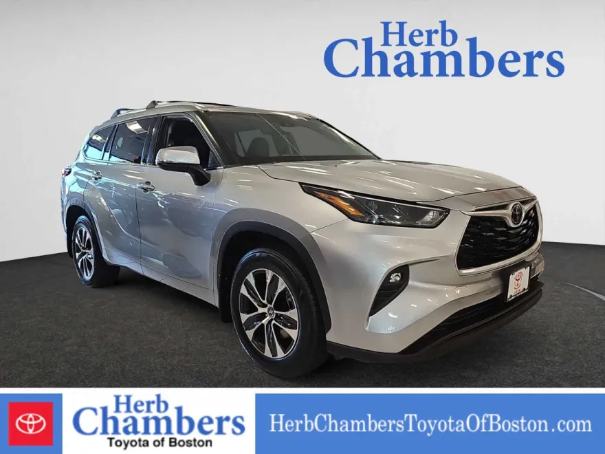 2022 Toyota Highlander XLE photo 1
