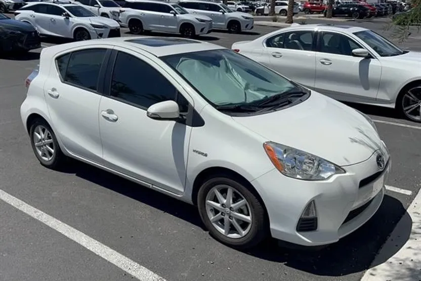 2014 Toyota Prius C One photo 1