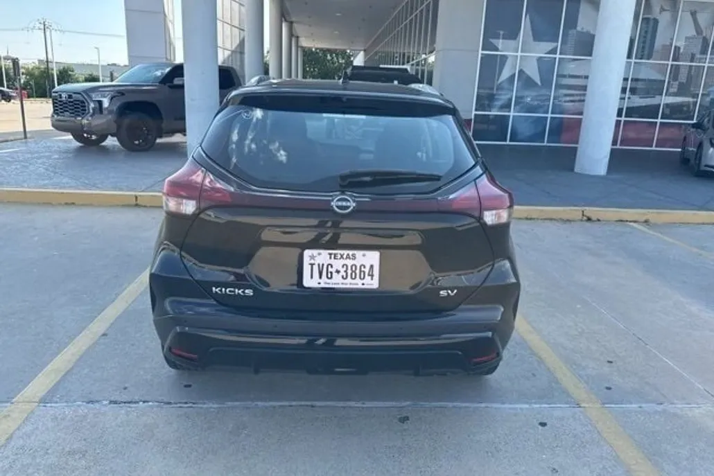 2024 Nissan Kicks SV photo 1