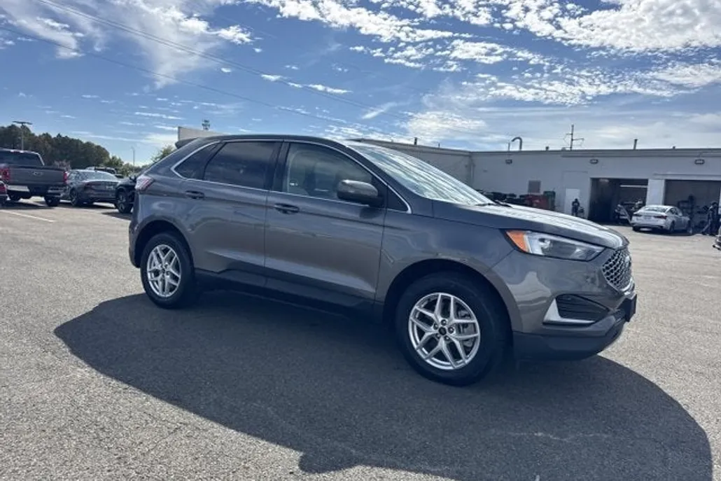 2023 Ford Edge SEL photo 1