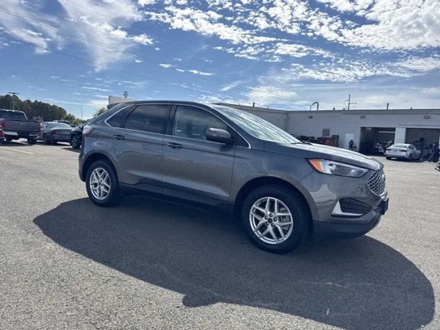 2023 Ford Edge SEL photo 1