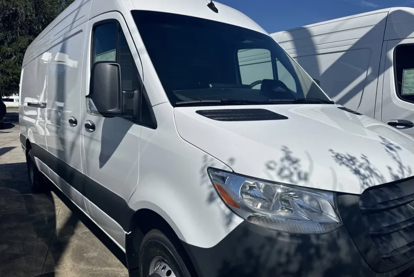 2025 Mercedes Benz Sprinter 4500 photo 1