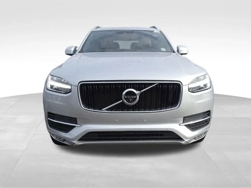2018 Volvo XC90 T6 AWD Momentum photo 1