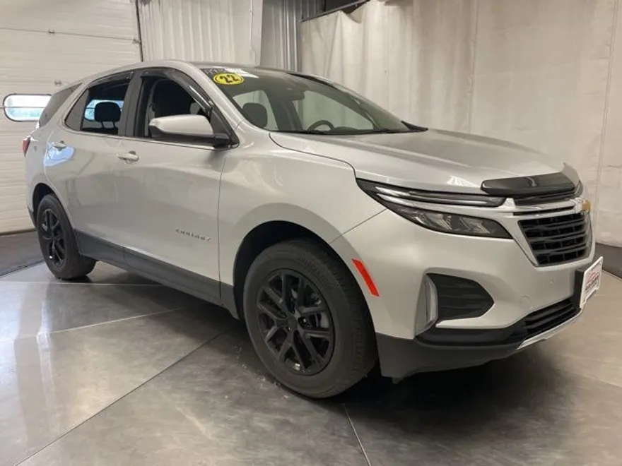 2022 Chevrolet Equinox LT photo 1