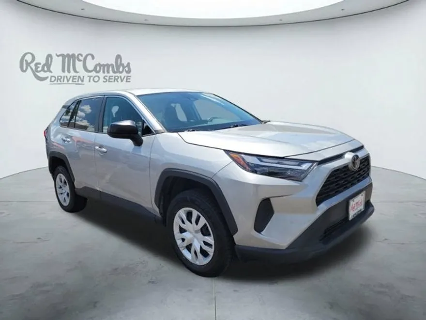 2023 Toyota RAV4 LE photo 1