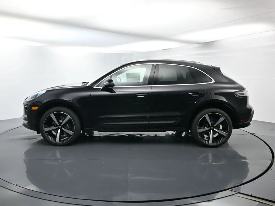 2025 Porsche Macan T photo 1
