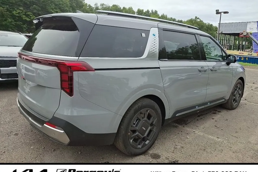 2026 Kia Carnival SX photo 1