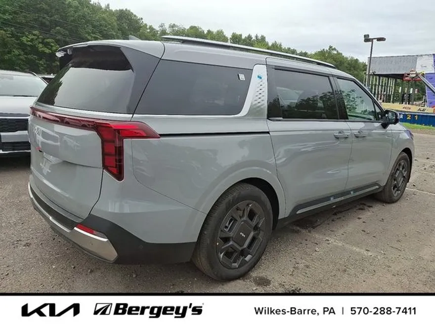 2026 Kia Carnival SX photo 1