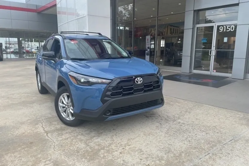 2026 Toyota Corolla Cross LE photo 1