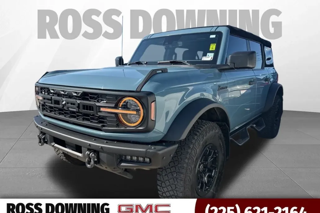 2023 Ford Bronco Base photo 1