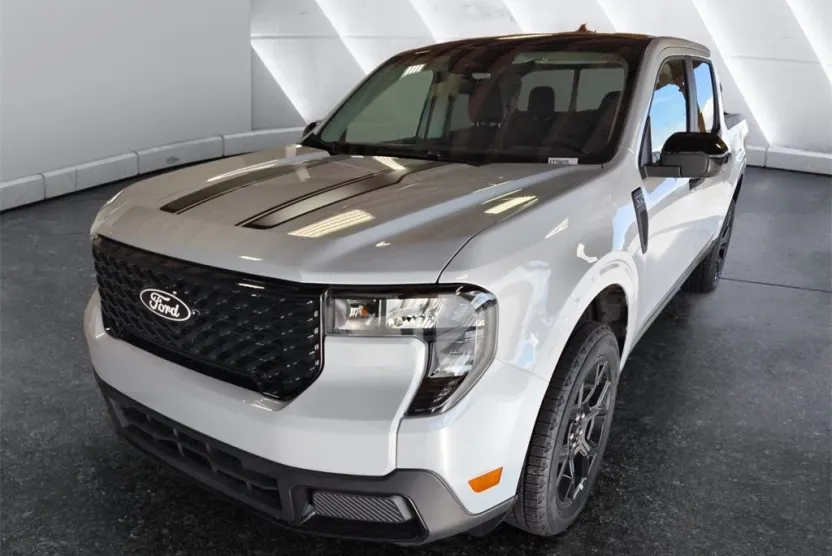 2025 Ford Maverick XLT photo 1