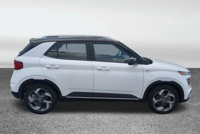 2025 Hyundai Venue Limited photo 1