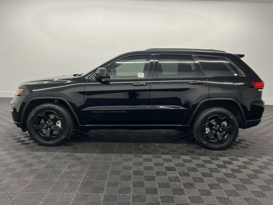 2021 Jeep Grand Cherokee Laredo photo 1