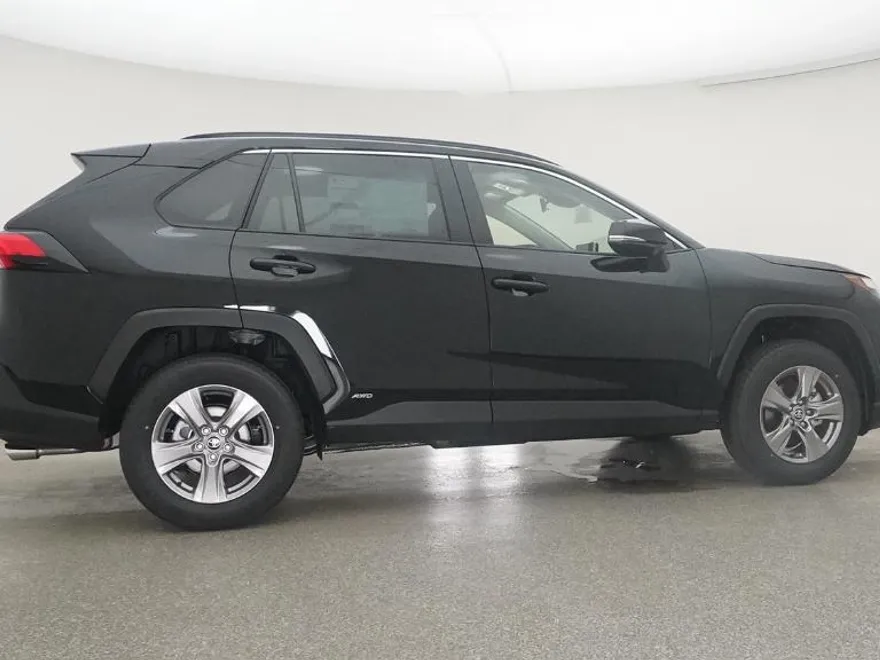2025 Toyota RAV4 Hybrid XLE photo 1