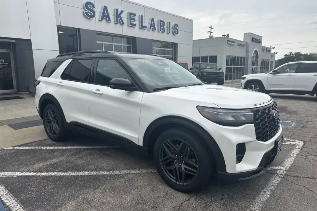 2025 Ford Explorer ST photo 1