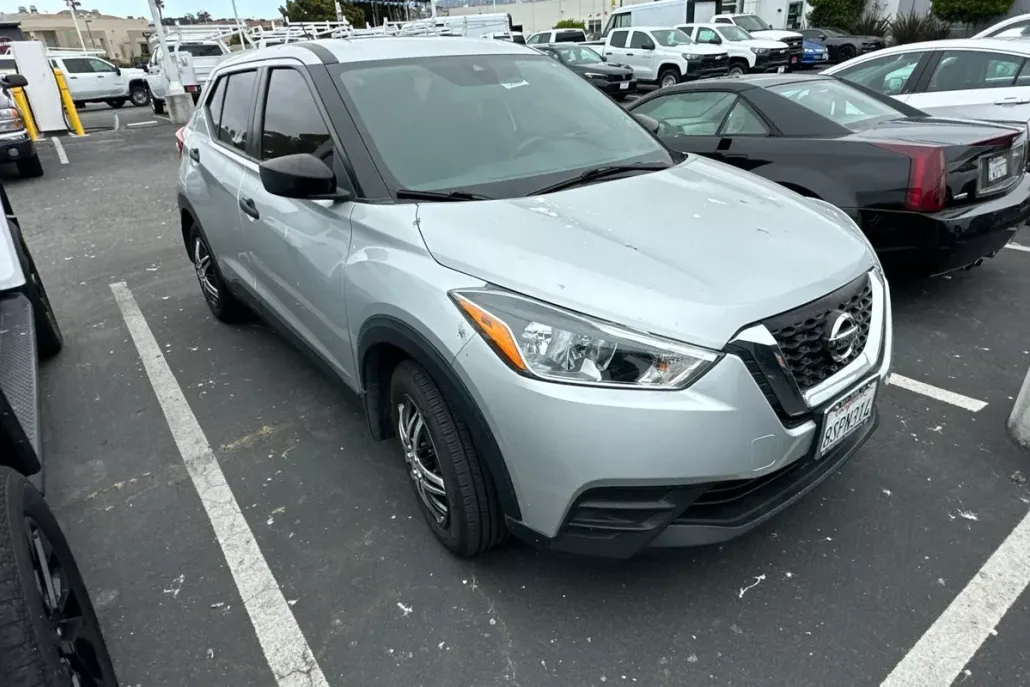 2020 Nissan Kicks S photo 1