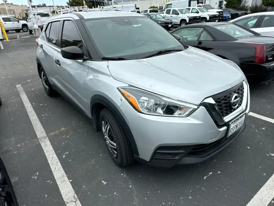 2020 Nissan Kicks S photo 1