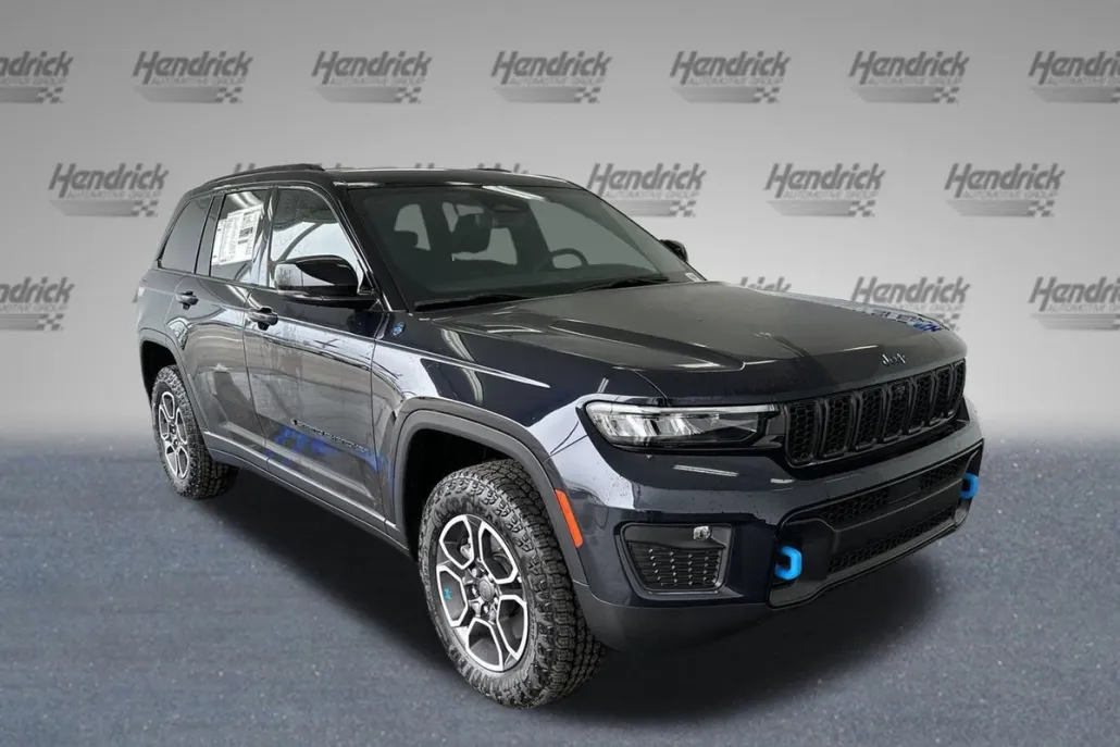 2023 Jeep Cherokee 4xe Trailhawk photo 1