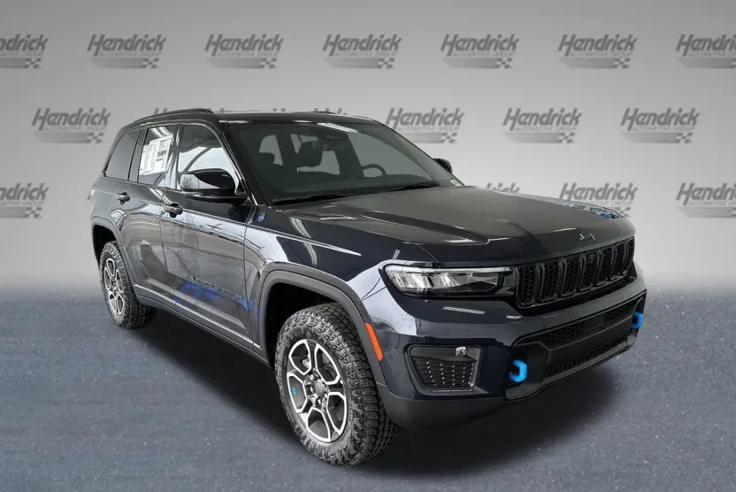 2023 Jeep Cherokee 4xe Trailhawk photo 1