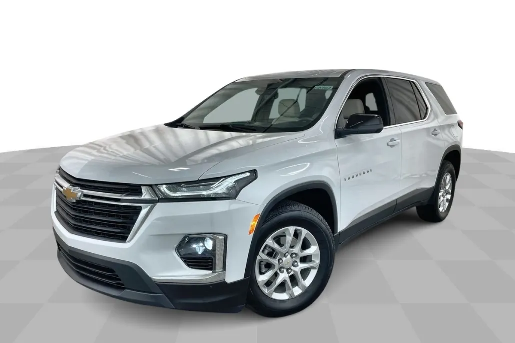 2023 Chevrolet Traverse LS photo 1