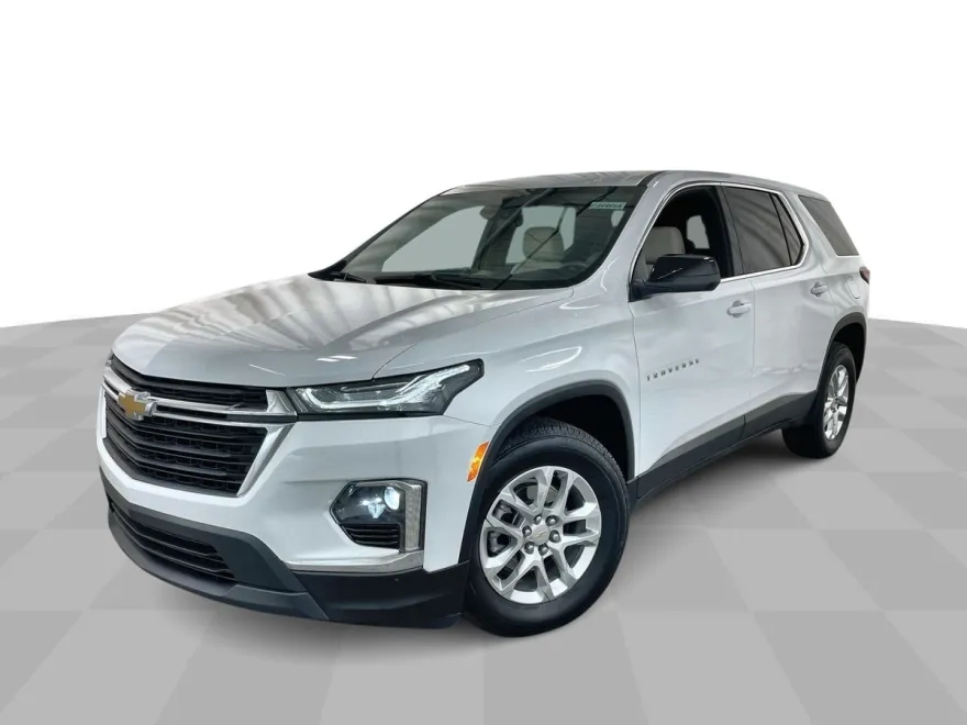2023 Chevrolet Traverse LS photo 1
