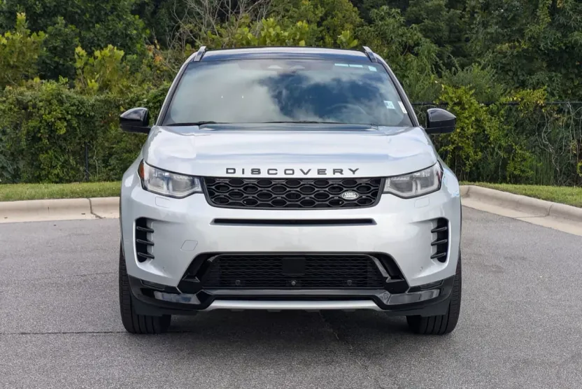 2024 Land Rover Discovery Sport Dynamic SE photo 1