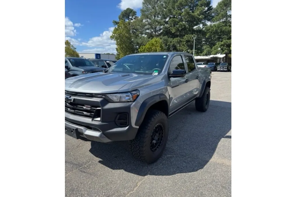 2023 Chevrolet Colorado Trail Boss photo 1