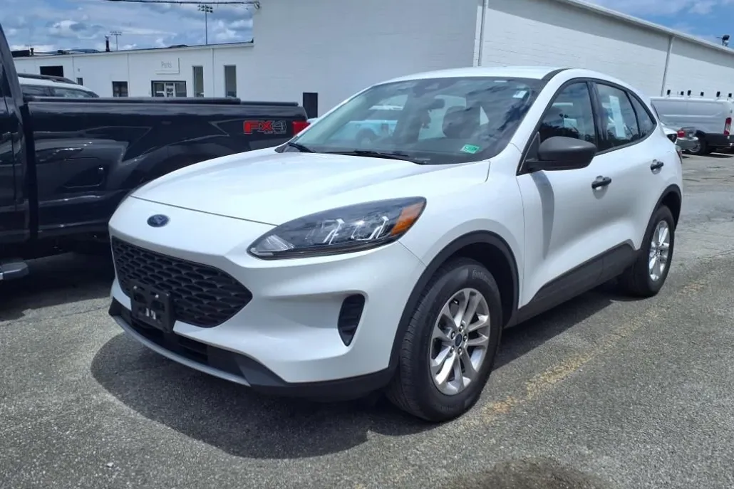 2022 Ford Escape S photo 1