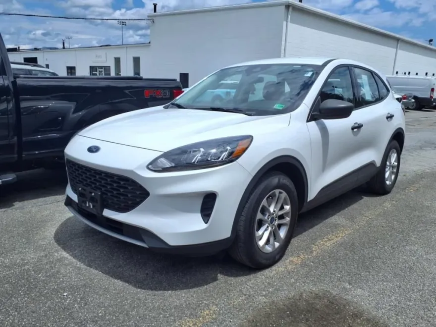 2022 Ford Escape S photo 1