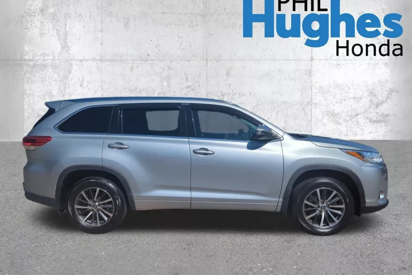 2017 Toyota Highlander XLE photo 1