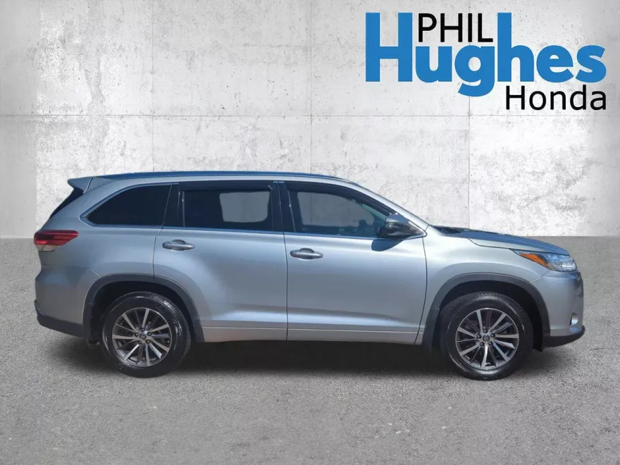 2017 Toyota Highlander XLE photo 1