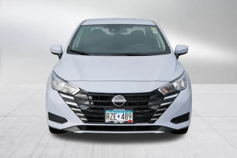 2024 Nissan Versa SV photo 1