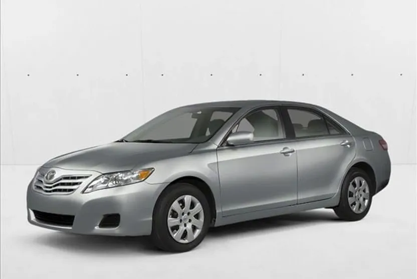2011 Toyota Camry LE photo 1