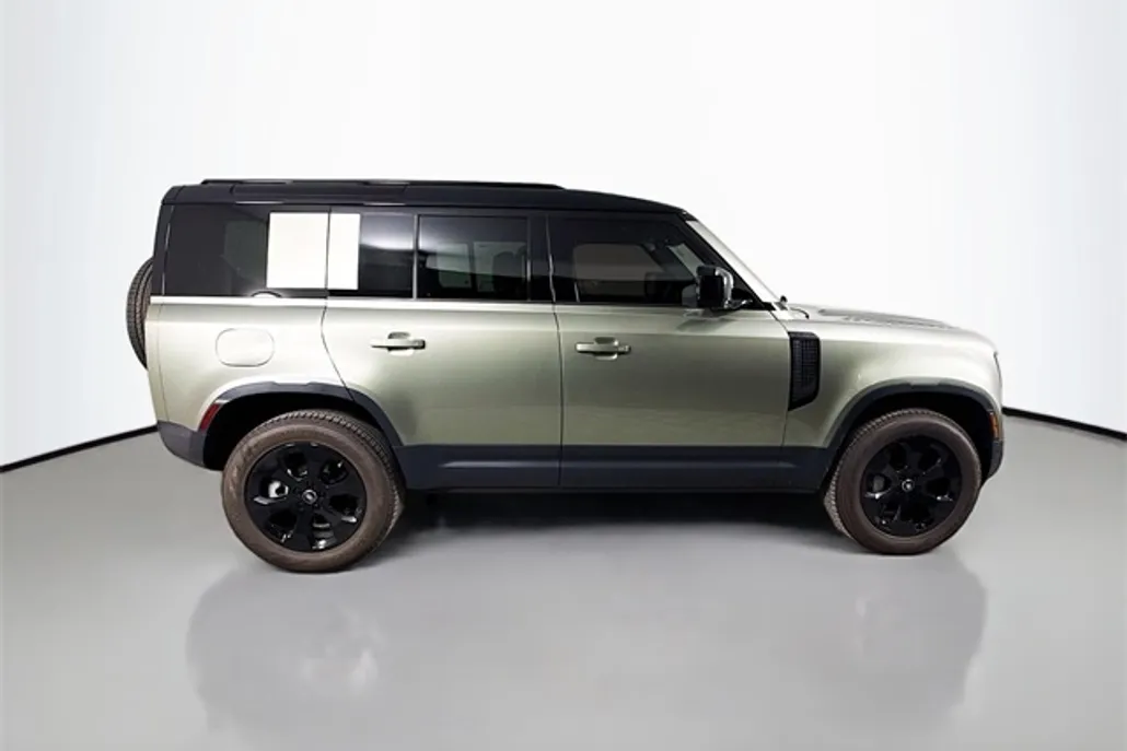 2025 Land Rover Defender 110 S photo 1