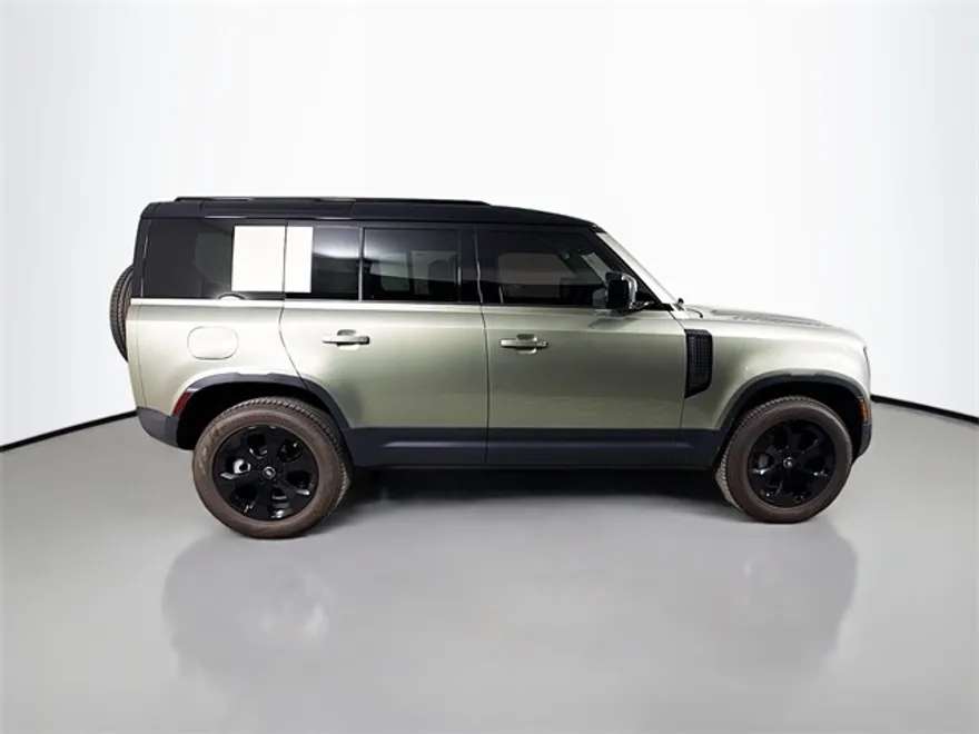 2025 Land Rover Defender 110 S photo 1