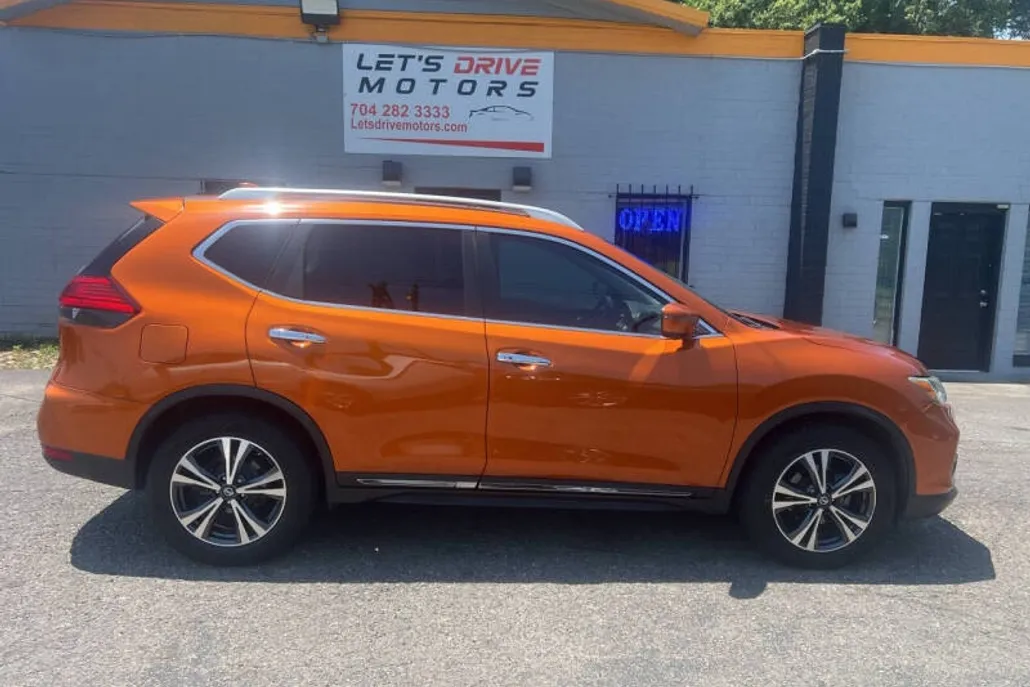 2017 Nissan Rogue SL photo 1