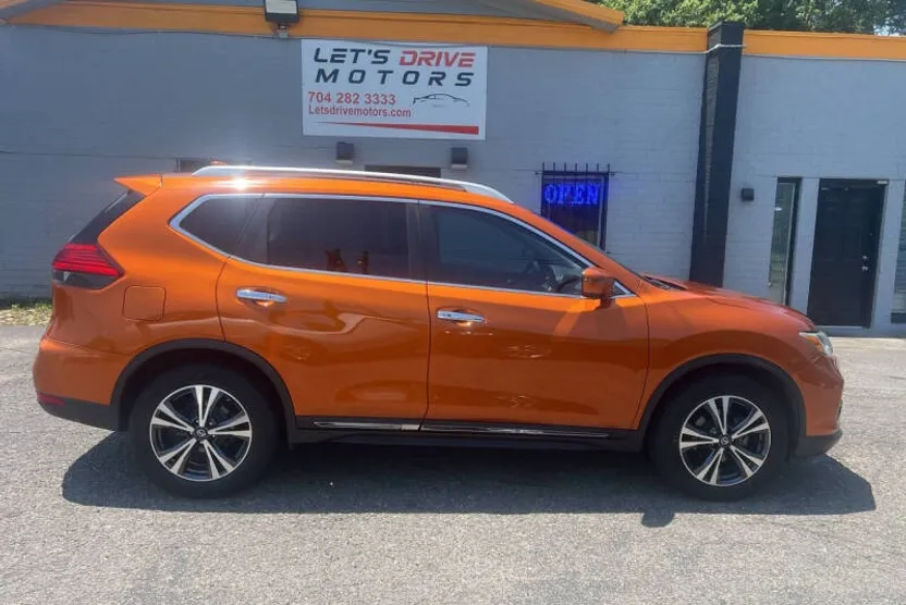 2017 Nissan Rogue SL photo 1
