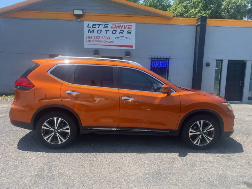 2017 Nissan Rogue SL photo 1