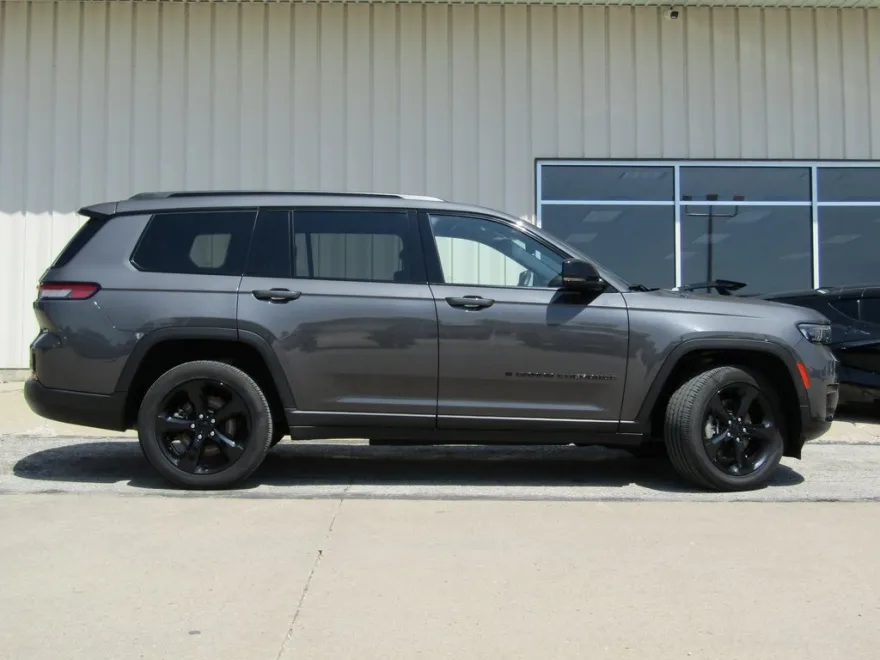 2022 Jeep Grand Cherokee Altitude photo 1