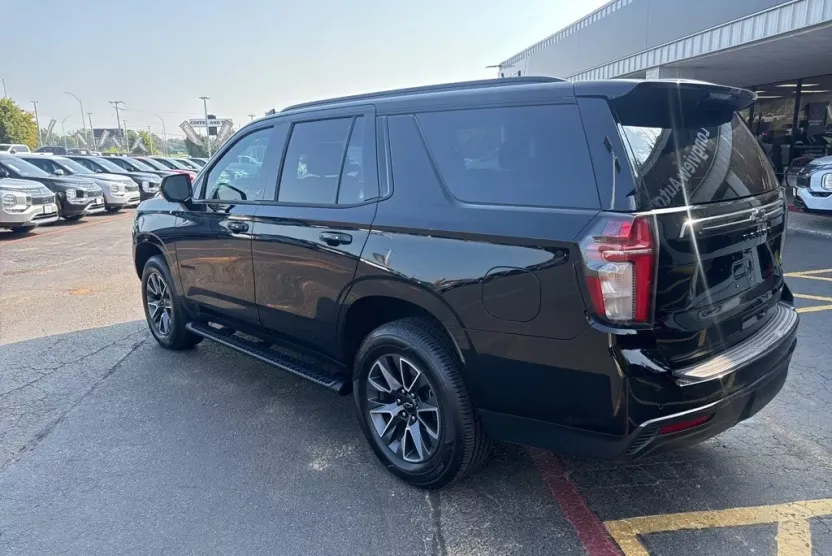 2021 Chevrolet Tahoe Z71 photo 1