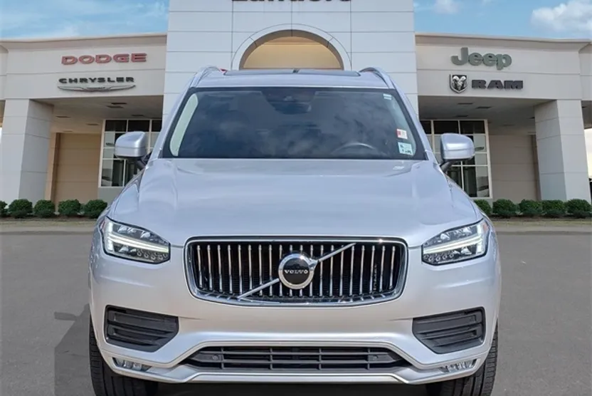 2020 Volvo XC90 T6 Momentum photo 1