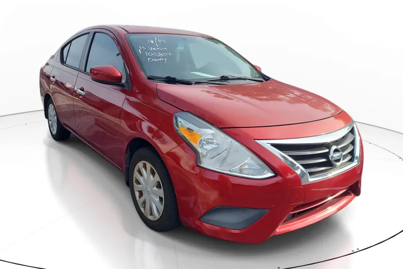 2015 Nissan Versa 1.6 SV photo 1