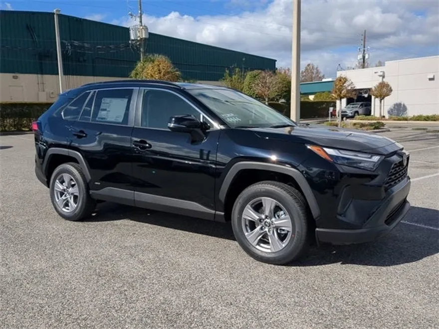 2025 Toyota RAV4 Hybrid XLE photo 1