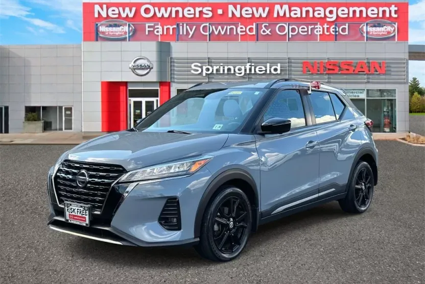 2021 Nissan Kicks SR photo 1