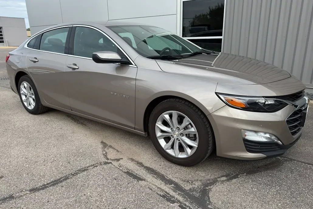2024 Chevrolet Malibu 1LT photo 1