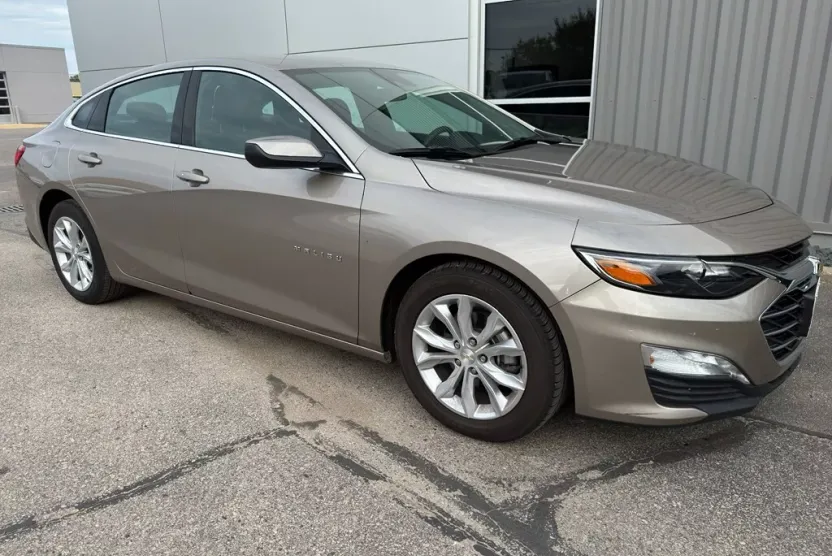 2024 Chevrolet Malibu 1LT photo 1