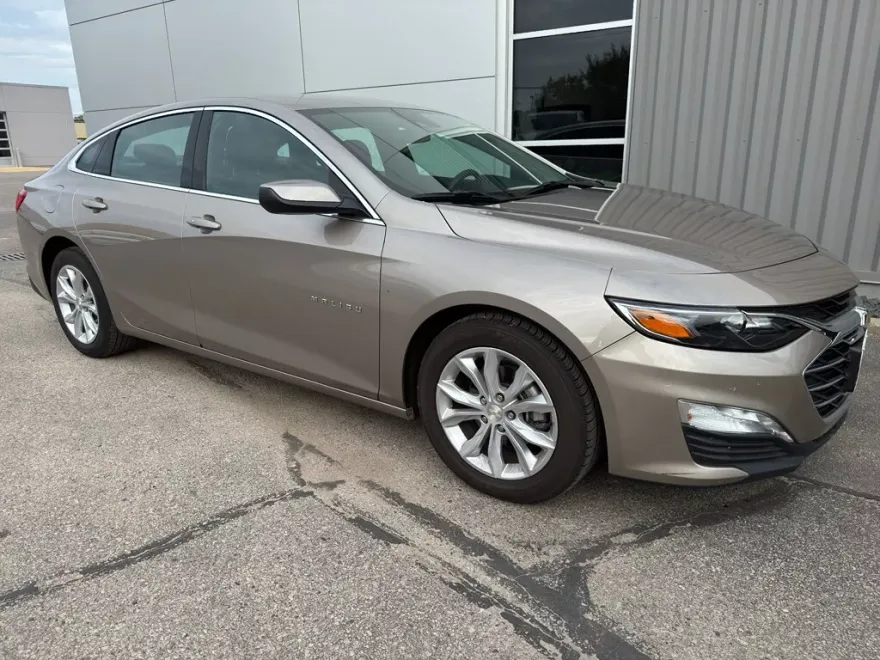 2024 Chevrolet Malibu 1LT photo 1