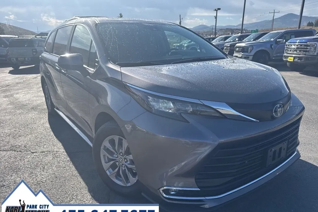 2024 Toyota Sienna XLE photo 1